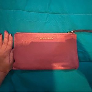 ****MICHAEL KORS**** LARGE Wristlet !!! Dark Pink ***Authentic **